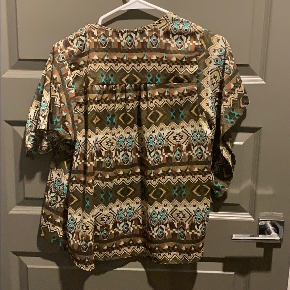 Beautiful pattern top - Picture 2 of 2